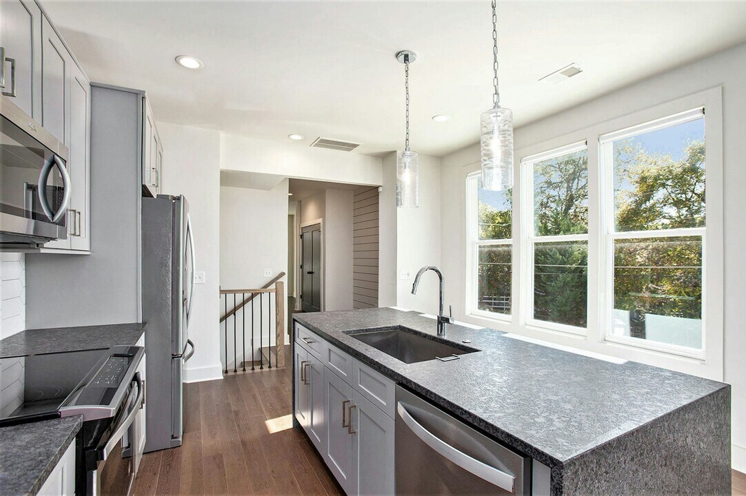 1350 May Ave SE in Atlanta, GA - Building Photo
