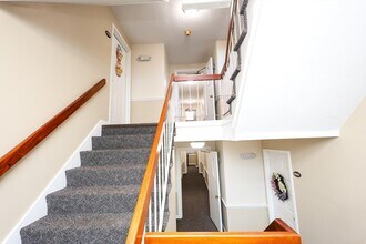 610 S Franklin St in Holbrook, MA - Foto de edificio - Building Photo