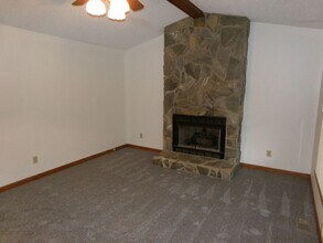 844 Leichester Square Ct in Kernersville, NC - Building Photo - Building Photo