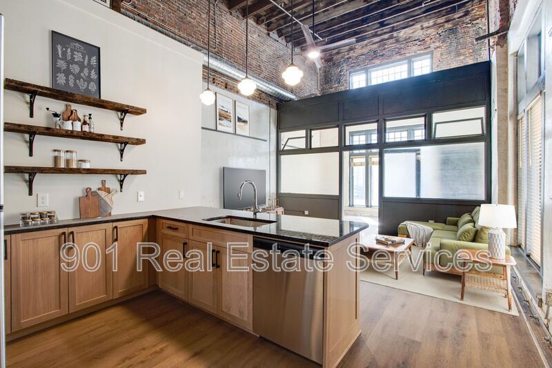 124 Monroe Ave in Memphis, TN - Foto de edificio