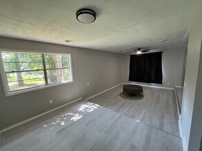 2116 Cambridge Dr, Unit Bedroom 1 in Tallahassee, FL - Building Photo - Building Photo