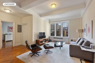 525 W End Ave in New York, NY - Building Photo