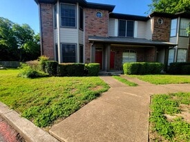 12401 Los Indios Trail in Austin, TX - Building Photo