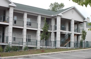 114 Oxford Dr Apartments