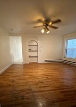 2128 Newtown Ave, Unit Apt 2 in Astoria, NY - Foto de edificio - Building Photo