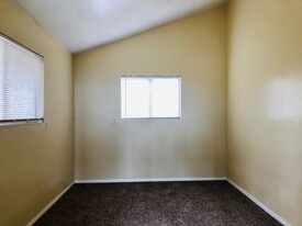 24440 Jacaranda Dr in Tehachapi, CA - Building Photo - Building Photo