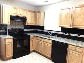 120 Lake Linden Dr in Bluffton, SC - Foto de edificio - Building Photo