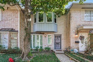 5530 Holly St in Houston, TX - Building Photo