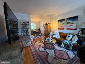 126 E Rosemont Ave in Alexandria, VA - Building Photo - Building Photo