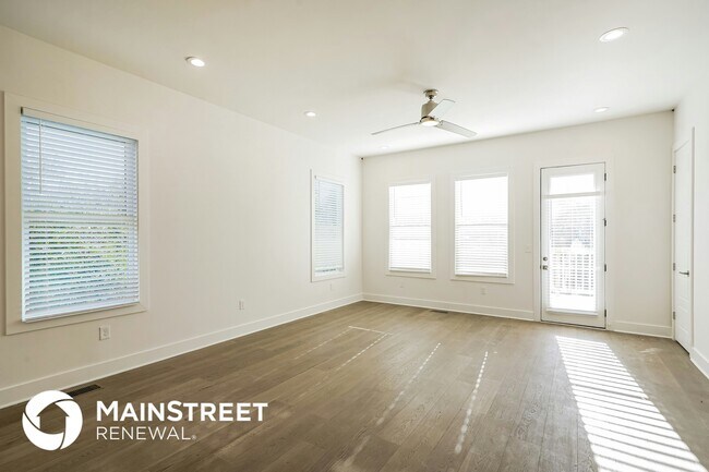 922 Crescent Hill Rd in Nashville, TN - Foto de edificio - Building Photo