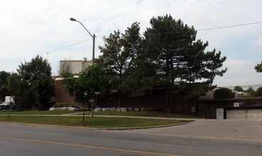 10 Bergamot Ave in Toronto, ON - Building Photo - Building Photo