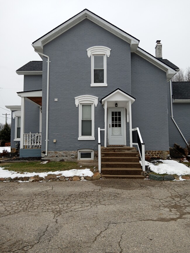 1261 Bloomer Rd, Unit #3