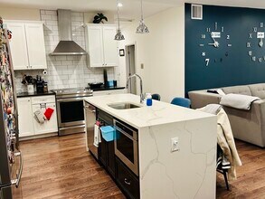 213 E Eagle St in Boston, MA - Building Photo - Building Photo