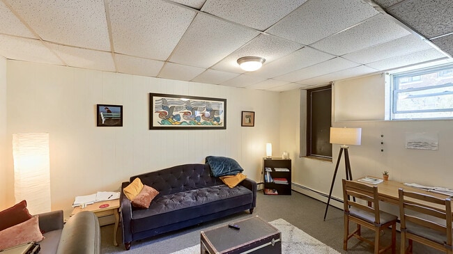 15 Glenville Ave, Unit B4 in Boston, MA - Building Photo - Building Photo