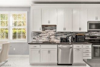 8310 Big Acorn Cir in Naples, FL - Foto de edificio - Building Photo