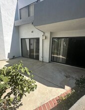 2491 Chandler Ave, Unit 229 in Simi Valley, CA - Foto de edificio - Building Photo
