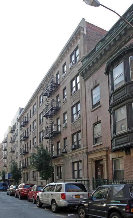 15-19 Cooper St in New York, NY - Building Photo