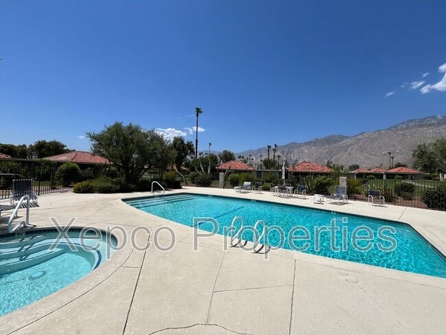 643 N Vía Acapulco in Palm Springs, CA - Building Photo - Building Photo