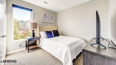 5040 Linbar Dr, Unit 413 in Nashville, TN - Building Photo - Building Photo