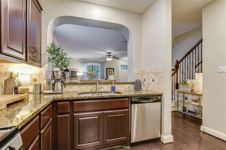 2516 Amur Dr in Austin, TX - Building Photo - Building Photo