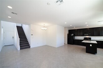 5421 Scotch Cap Dr in Las Vegas, NV - Building Photo - Building Photo