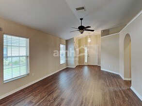 6911 Exeter Park Pl in Apollo Beach, FL - Building Photo - Building Photo