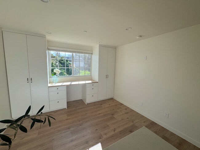 230 W Cedar Ave in Burbank, CA - Building Photo - Building Photo