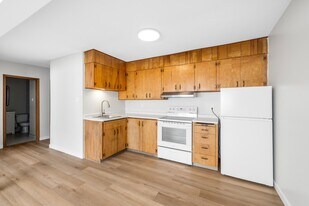 2151 Hamilton St in Regina, SK - Building Photo