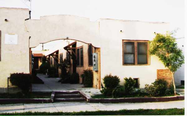 2723 E 4th St in Los Angeles, CA - Building Photo