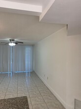 1304 NE 191st St in Miami, FL - Building Photo - Building Photo