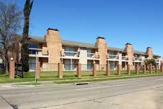 Aven West in Houston, TX - Building Photo - Building Photo