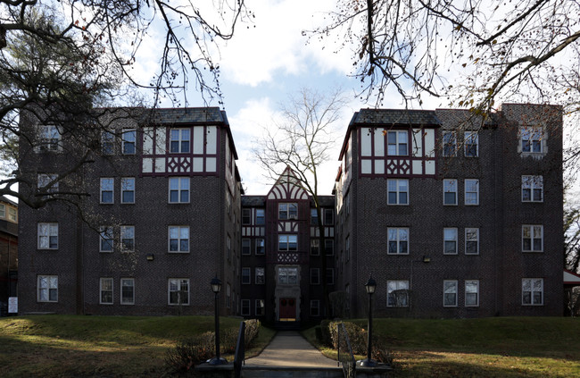 Bryn Mawr Gables in Bryn Mawr, PA - Foto de edificio - Building Photo