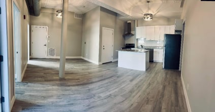 114 Merrimack St, Unit 116A in Lowell, MA - Building Photo - Building Photo