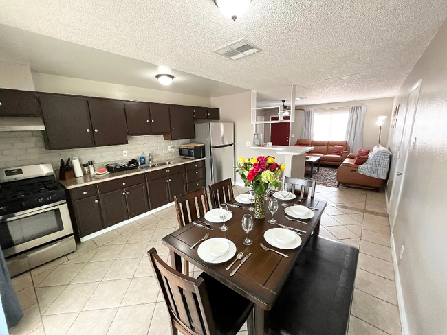 429 Longtree Ave in Henderson, NV - Building Photo - Building Photo