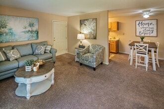 Southcrest Lake in Southaven, MS - Foto de edificio - Building Photo