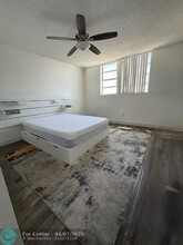 5050 NW 7th St in Miami, FL - Foto de edificio - Building Photo