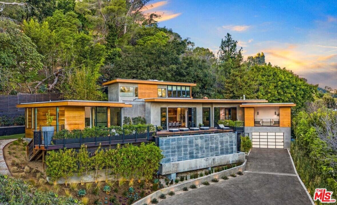 727 N Beverly Glen Blvd in Los Angeles, CA - Building Photo