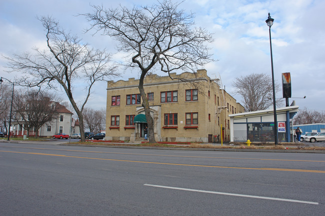 468 Lake Ave in Rochester, NY - Building Photo - Building Photo