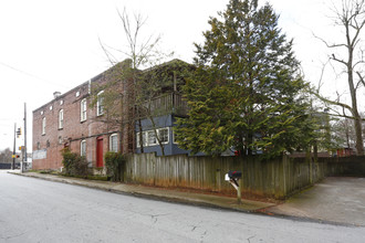 2080 Bolton Rd in Atlanta, GA - Foto de edificio - Building Photo