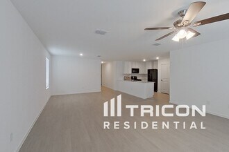 10737 Dusty Rnch Rd in Fort Worth, TX - Building Photo - Building Photo