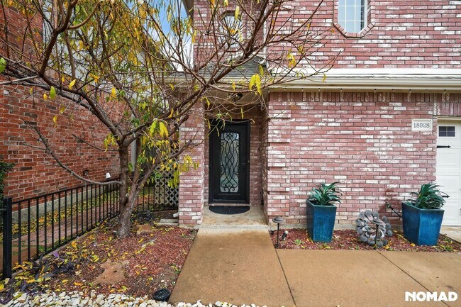 18928 Ravenglen Ct in Dallas, TX - Building Photo - Building Photo