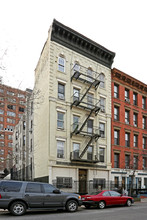 320 W 17th St in New York, NY - Building Photo - Building Photo