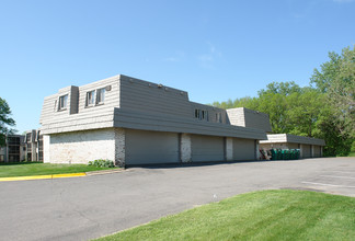 Twin Lake North in Minneapolis, MN - Building Photo - Building Photo