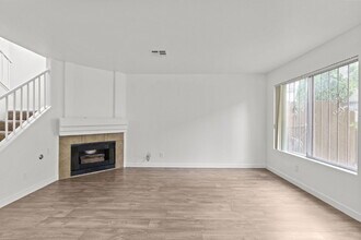 2212 Silver Pine Dr in Las Vegas, NV - Foto de edificio - Building Photo