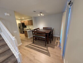 813 Radiant Star St in Las Vegas, NV - Foto de edificio - Building Photo