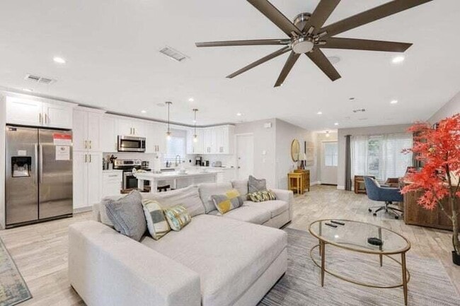 property at 513 Curlew Rd