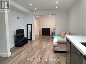 11 Donmore Ave in Toronto, ON - Building Photo - Building Photo