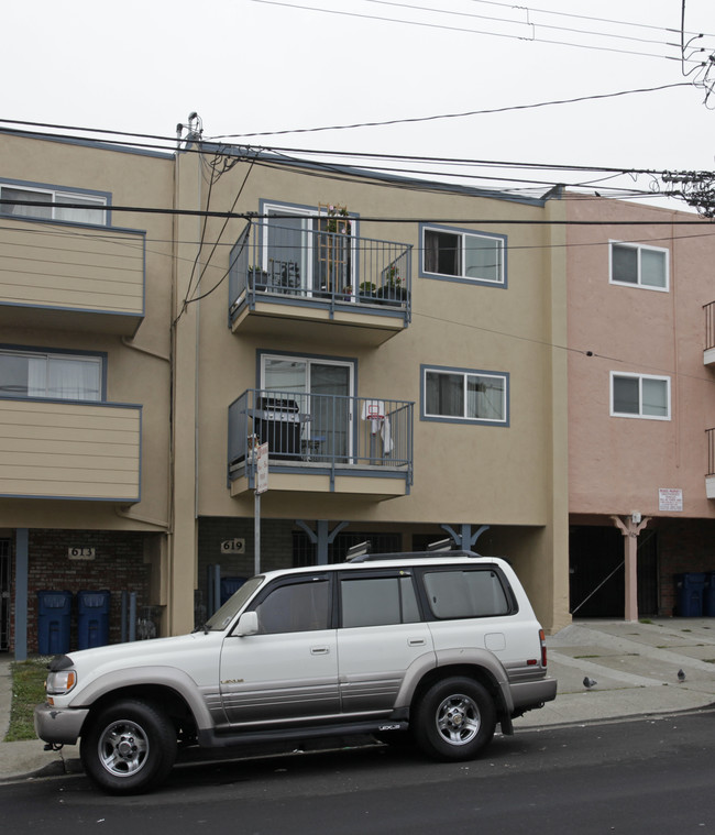 619 Sylvan St in Daly City, CA - Foto de edificio - Building Photo