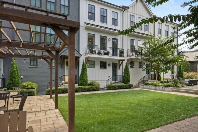 121 Chestnut Cir in Atlanta, GA - Building Photo - Building Photo