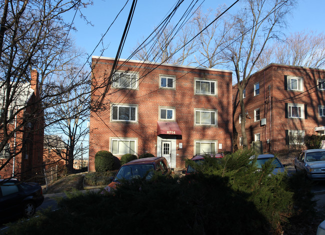 8714 Bradford Rd in Silver Spring, MD - Foto de edificio - Building Photo